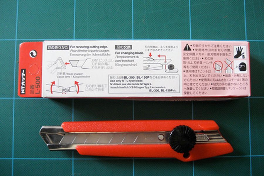Cutter a lame segmentée avec emballage